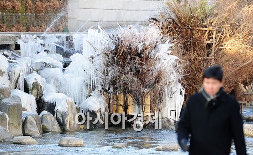 [포토] 꽁꽁 언 청계천