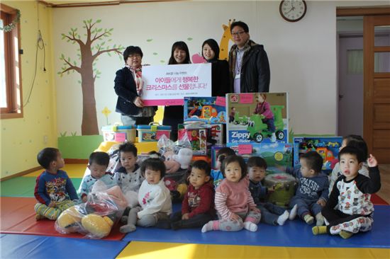 [포토]AK몰, 야곱의 집에 장난감 전달