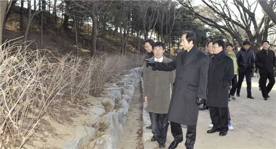문석진 구청장과 관련 직원 30여명이 참석한 시범행사에서는 음악 및 재난 방송을 시범 송출하고 해당 구간을 도보 순찰했다.
