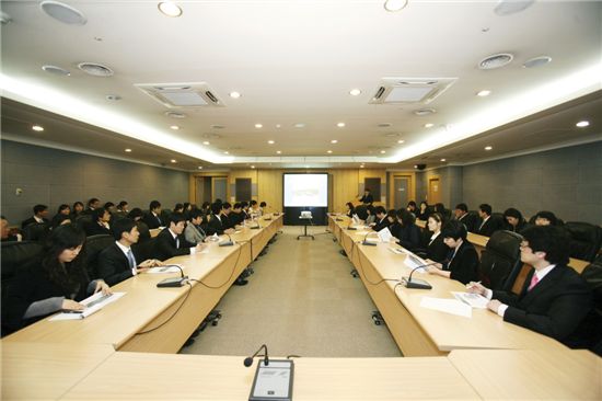 [우리회사 최종병기-人材]글로벌 마인드 충만한 헌신하는 전문가 요구