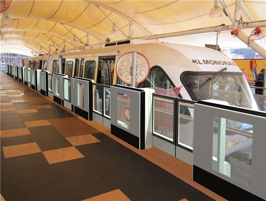 LG CNS가 말레이시아 쿠알라룸푸르에 설치하게 되는 모노레일 플랫폼 스크린 도어 가상도
