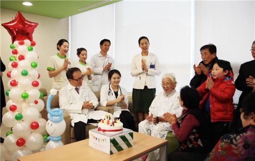 세계 최고령 102세 대장암 환자 수술 성공