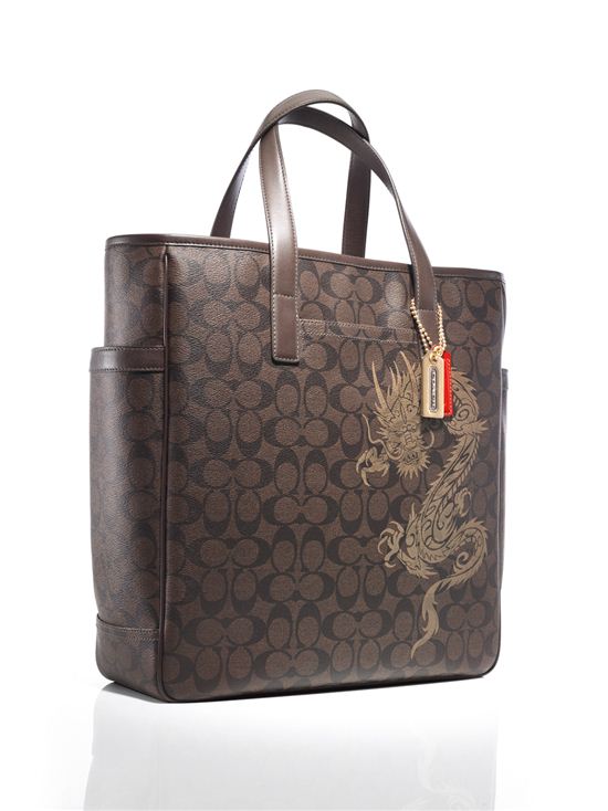 코치 '용의 해' 한정판 출시