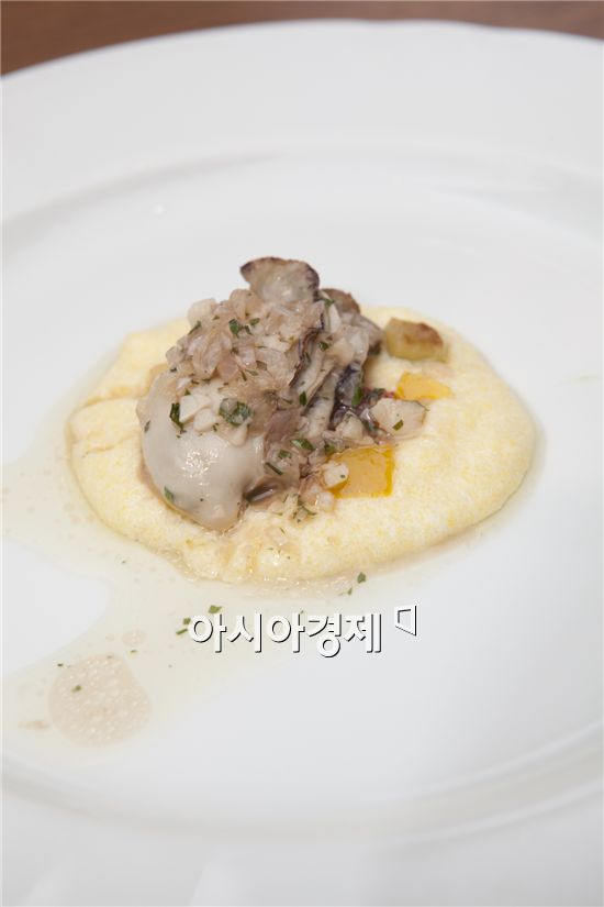 [아시아경제의 건강맛집] 카사노바가 사랑할 때 먹은 生物 비아그라 - 굴요리 캐주얼 레스토랑 'Top Cloud 23 탑 클라우드 23'