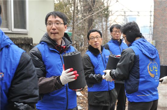 금투협, "'사랑의 쌀·연탄' 배달합니다"