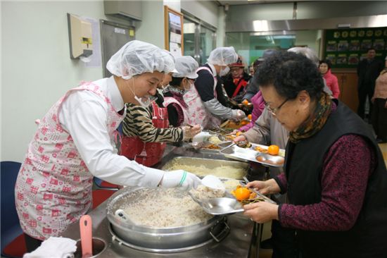 성북구 공무원들 나눔과 봉사가 있는 착한송년회 보내 