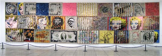 이승오(Lee Seungo)-다큐멘터리,3m×11m Paper stack & Matiere, 2011
