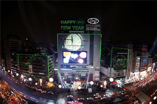 현대차는 지난 31일 강남역 일대에서 서울시, 강남구청과 공동주최로 ‘2012 새해맞이 카운트다운 이벤트’를 개최했다.
