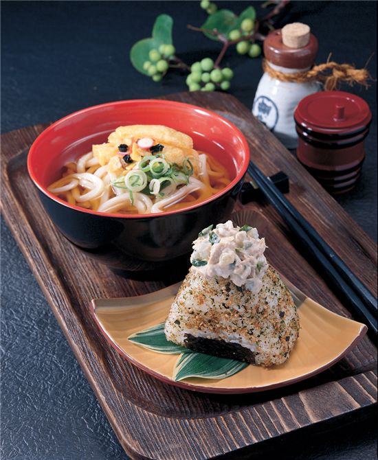 웰빙 삼각형 김밥은 요리입니다