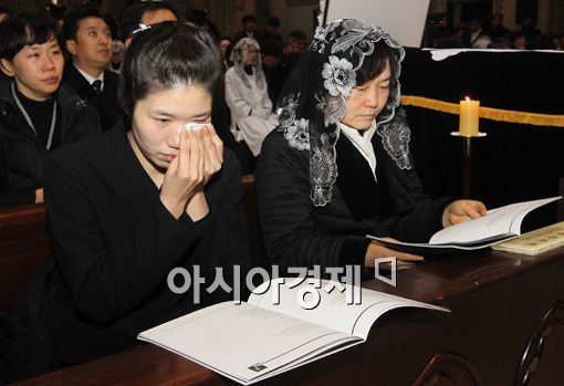 [포토] '눈물 흘리는 고인의 딸'