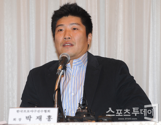 [포토] 박재홍 회장 '투표 통해 박충식 선수협 사무총장으로 선출'