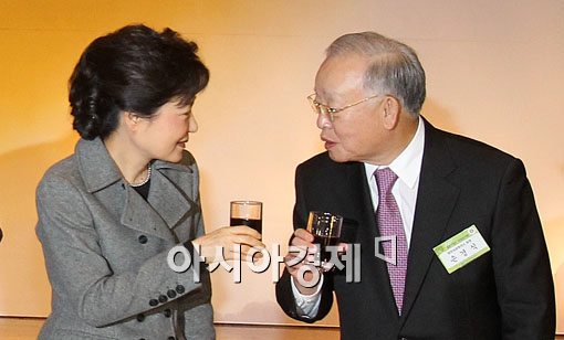 [포토] 기업인 만나는 박근혜 비대위원장