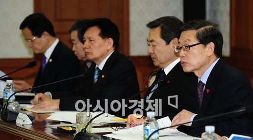 [포토] 김황식 "전력수급에 문제 없도록 관리하라"