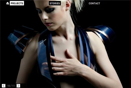 전기신호에 따라 투명도가 바뀌는 인티머스 2.0 드레스 (출처 : 스튜디오 루스가르드 홈페이지)