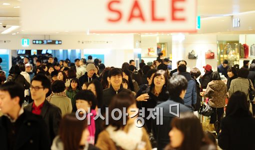 [포토] 백화점 세일, 몰려드는 쇼핑객들