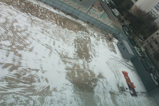 박찬호(한화이글스) 선수가 자신 이름의 대전시 서구 탄방동 666번지 땅에 지상 15층, 지하 4층의 업무용빌딩을 짓는다. 지금은 동절기로 공사가 멈춘 모습.