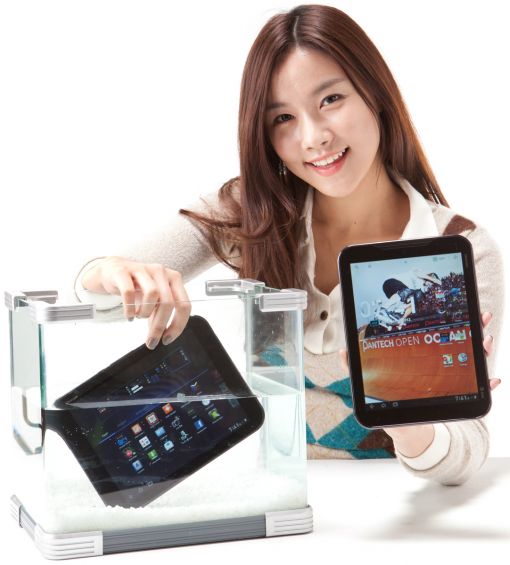 팬택, 美 CES 2012서 'LTE 방수 태블릿·스마트폰' 공개