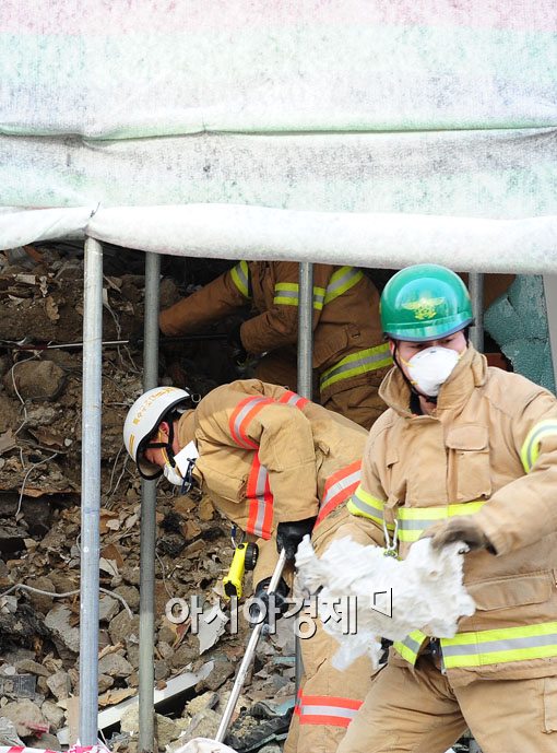 [포토] 긴급구조 작업