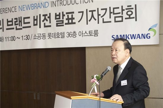 10일 황도환 삼광유리 대표가 서울 소공동 롯데호텔에서 열린 기자간담회에서 신규 브랜드를 발표하고 있다.