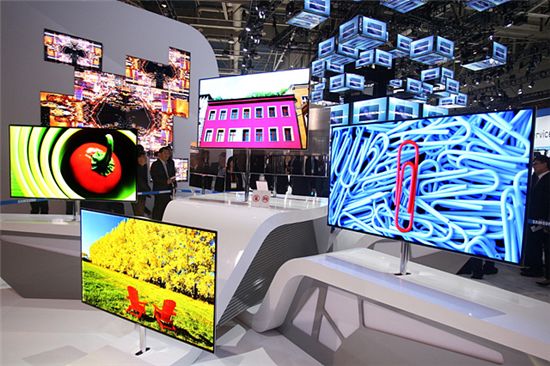 10일부터 미국 라스베이거스에서 열리고 있는 세계 최대 가전전시회 CES 2012에서 최고 혁신상을 받은 삼성전자의 '슈퍼 OLED TV'
