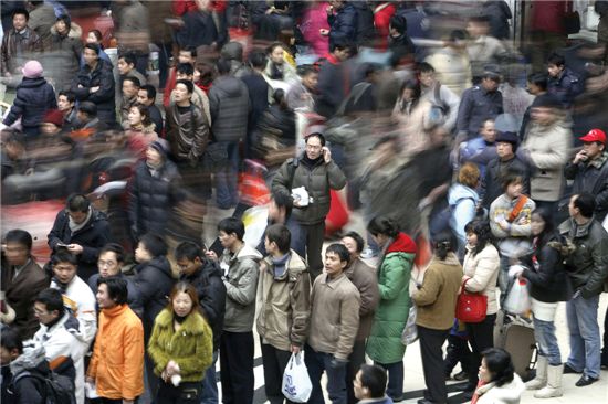 ‘춘절 대이동’ 열차표 대란 혼란 부추긴 온라인 예매