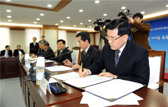 사회보험 사각지대 해소 시범기관 협약 맺어 