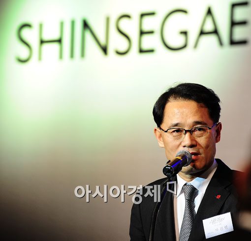 [포토] 협력사에 감사의 인사 전하는 박건현 대표