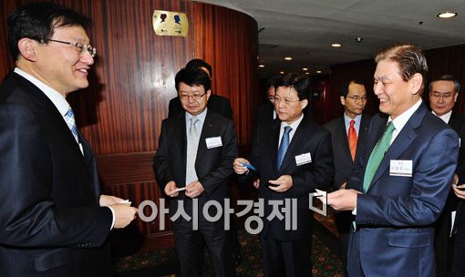 [포토] 기업 기조실장 만나는 홍석우 장관