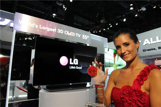 LG전자의 55인치 3D OLED TV가 미국 유수의 IT 전문매체로부터 '올해 최고의 제품'으로 호평받고 있다. 