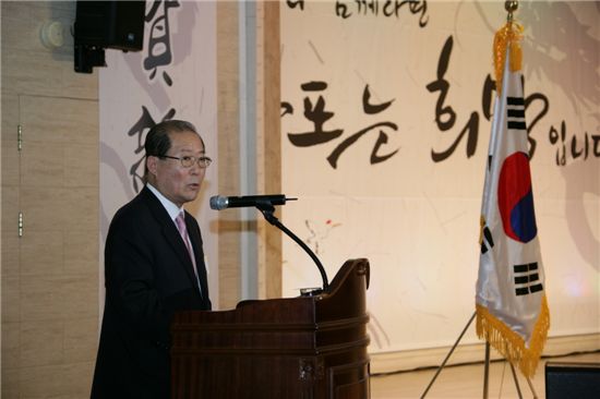 박홍섭 마포구청장이 13일 오후 열린 신년인사회에서 새해 구정 운영 방향을 밝히고 있다.