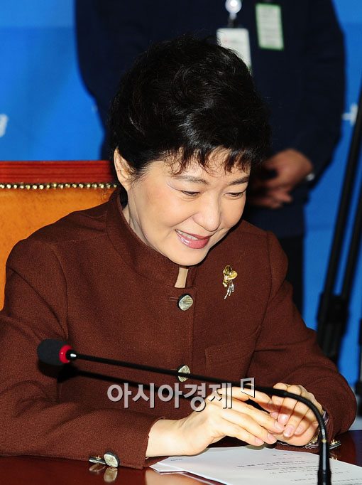 [포토] 박근혜 비대위원장의 의미심장의 미소