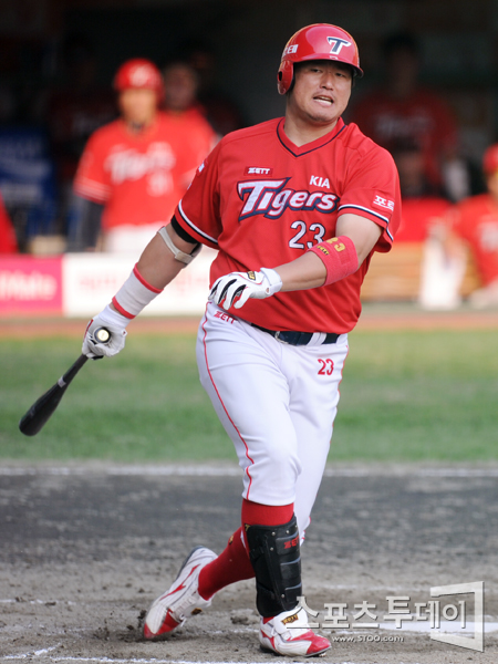 담금질 앞둔 프로야구 구단 시작부터 삐걱