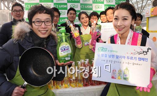 [포토] '남편들도 앞치마 둘러요'