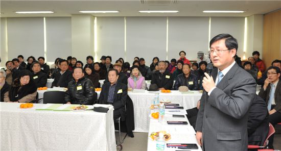 김성환 노원구청장은 18일 오전 상계3,4동 연두보고회에서 인사말을 하고 있다.
