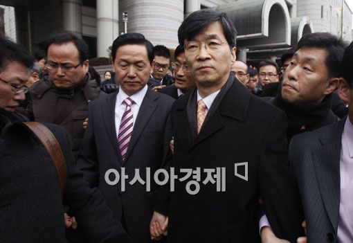 '곽노현 교육감 복귀' 엇갈리는 교육계...환영한다 vs 사퇴하라