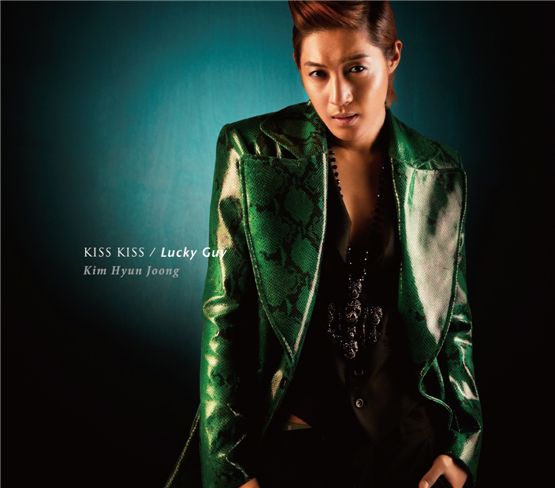 Cover of Kim Hyun-joong's Japanese debut single "KISS KISS/Lucky Guy" [KEYEAST]