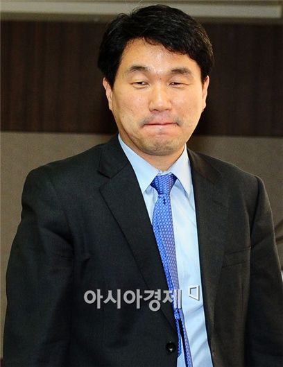 [포토] 굳게 입다문 이주호 장관