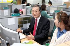 갤럭시노트, 투명 LCD 적용한 옥외광고 시선집중