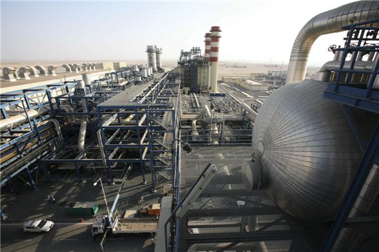 1510MW 규모의 UAE 아부다비 알슈웨이핫 S2 복합화력발전소. 
