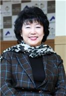 [Senior 그들만의 아지트]발랄 50대·우아 60대·중후 70대 당당한 ‘런웨이 워킹’ 패션 해방구