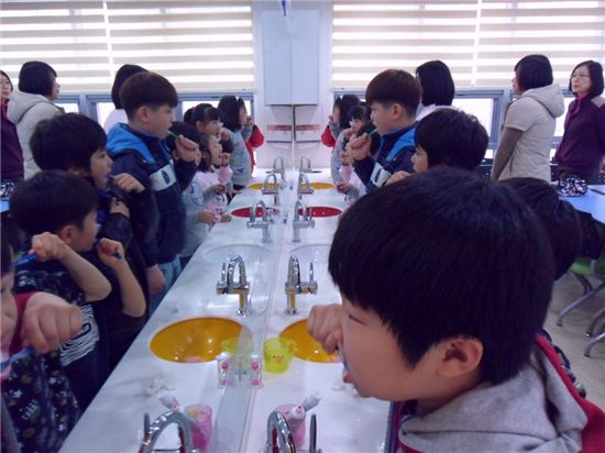 칫솔질 배우기 