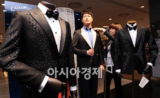 [포토] 크리스탈로 멋 좀 냈어요