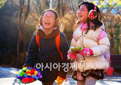 [포토] '춥지만 학교가는 길은 즐거워'