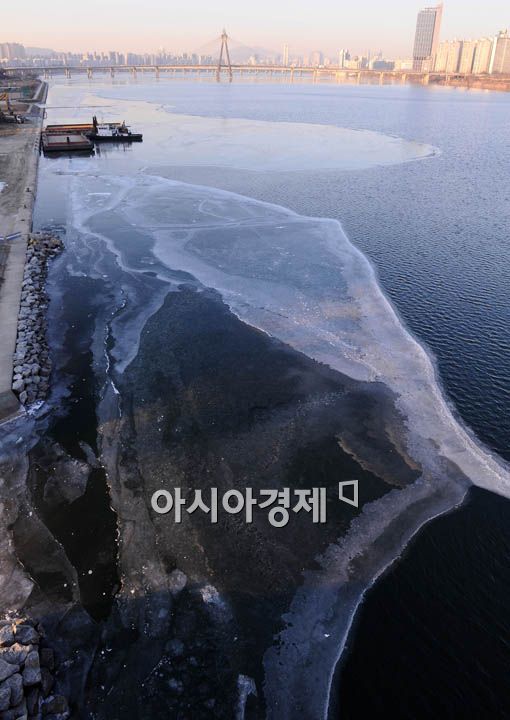 [포토] 한파에 얼어붙은 한강