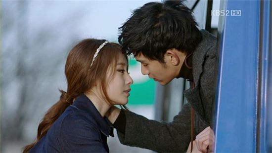 김수현-지연 키스신 "어디서 많이 본듯한데?"