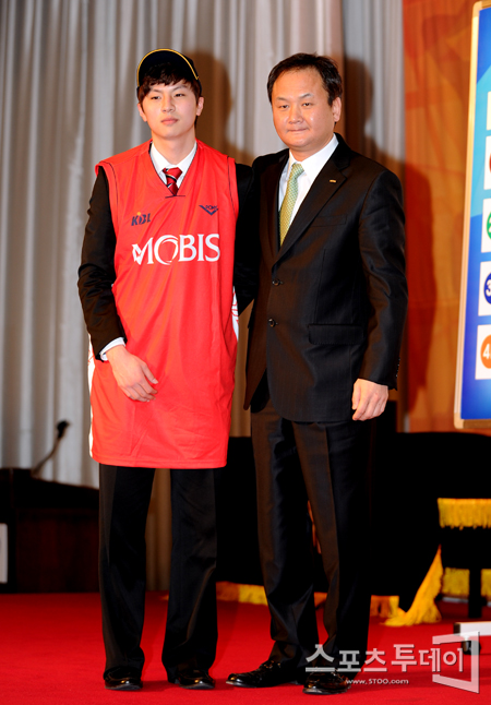 [포토] 김시래 '전체 1순위에요!'