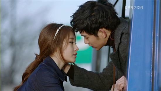 수지 김수현-지연 키스신 질투(출처 : KBS2 방송 캡쳐)