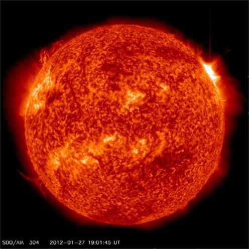 SDO위성(미국 NASA의 태양관측 전용위성)의 28일 흑점폭발 당시 태양관측 이미지
