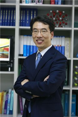 '2012 포스코 청암과학상' 수상자로 선정된 천진우 연세대 교수