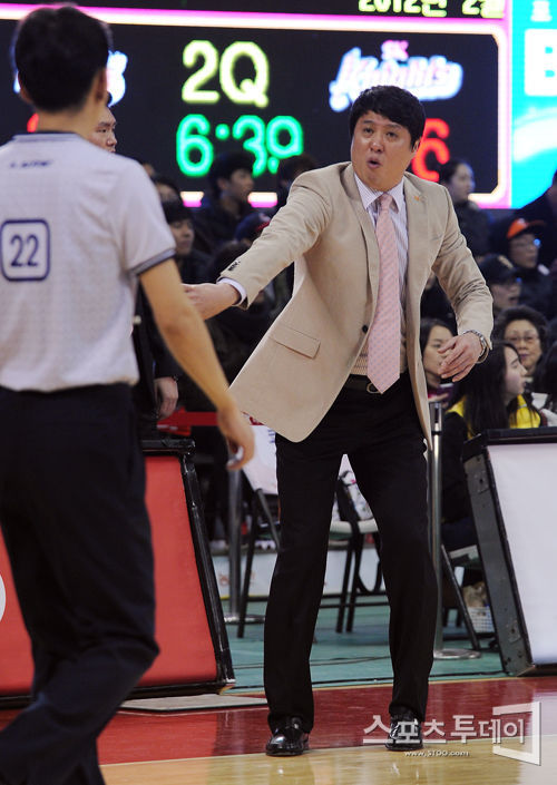 [포토] 항의하는 문경은 감독대행 